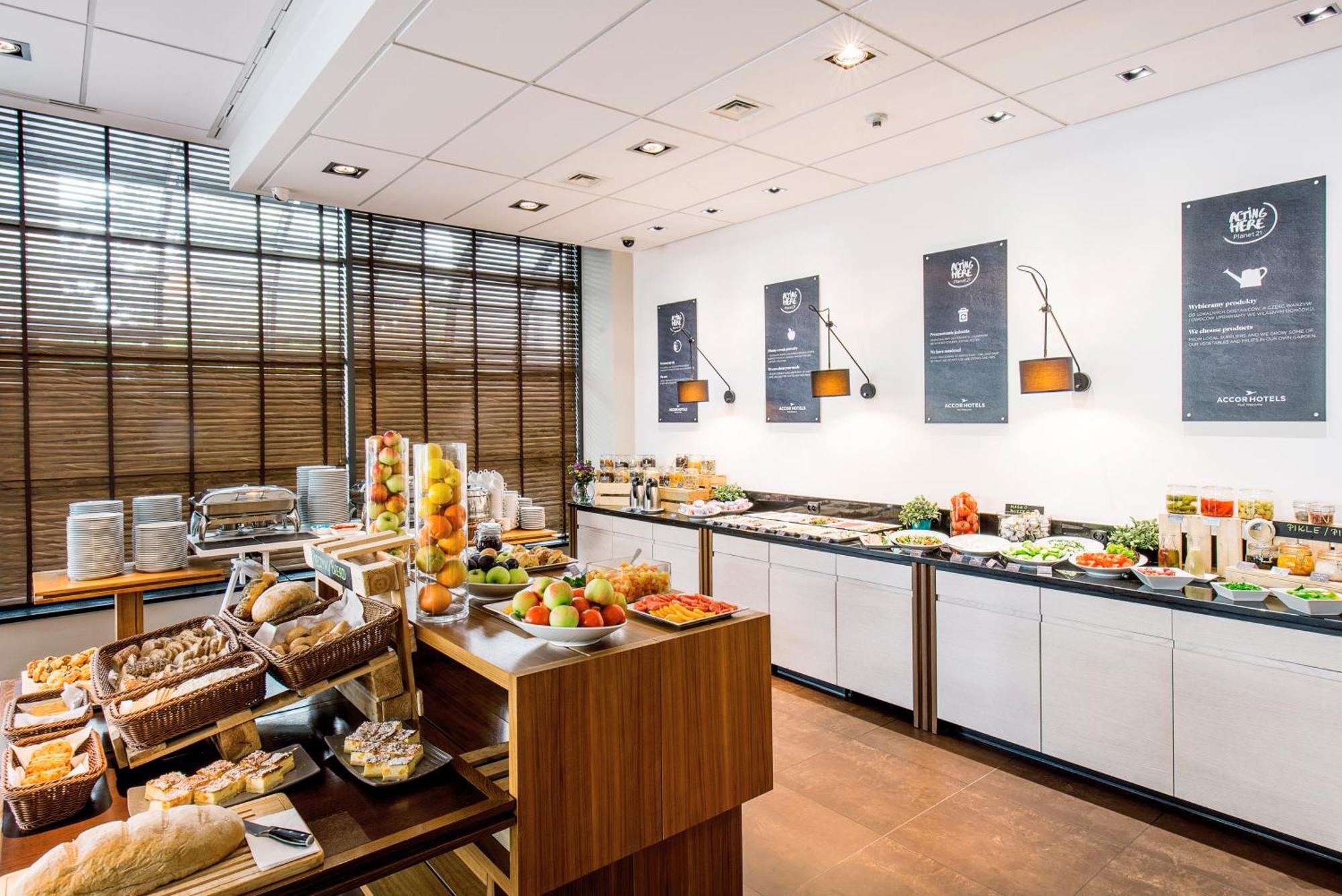 Mercure Warszawa Airport Экстерьер фото